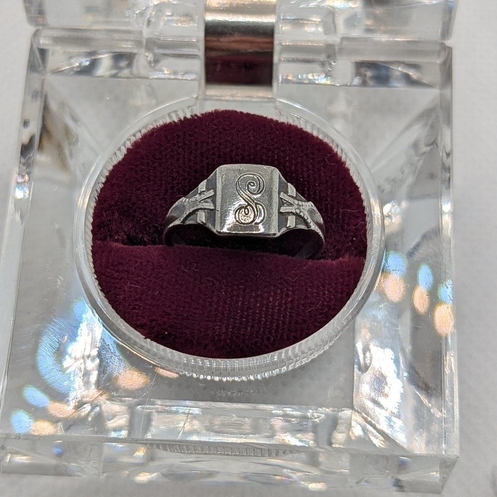 Signet Design Ring